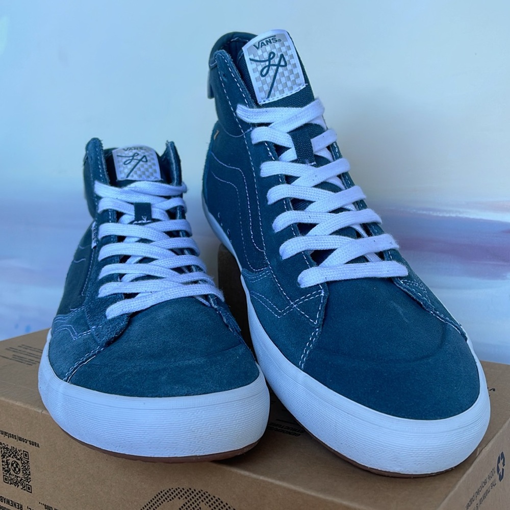 Vans WMNS The Lizzie
Teal
VN0A4BX1TEA
Sneakers - Picture 8 of 16